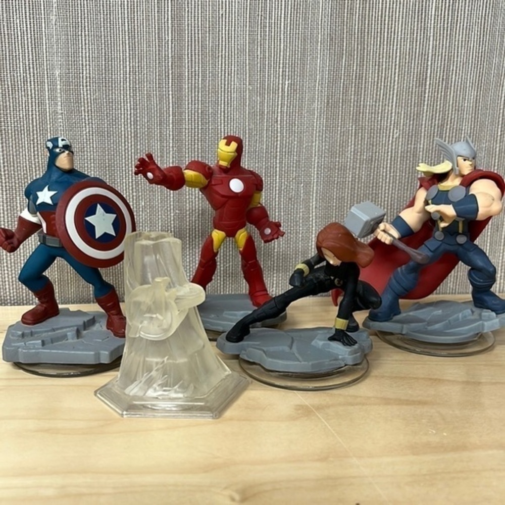 Disney Infinity 2.0 Marvel Superheroes Captain America Thor Iron Man Black Widow